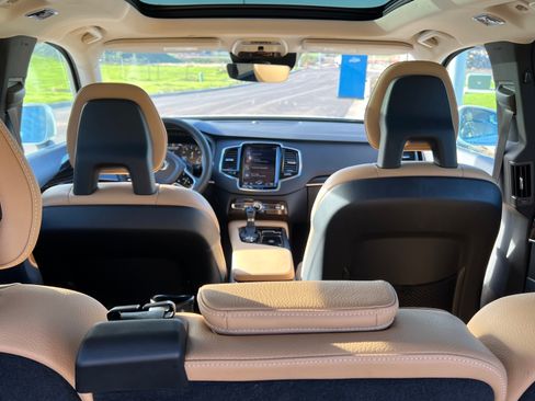 Used 2016 Volvo XC90 T6 Momentum AWD/4WD image 17