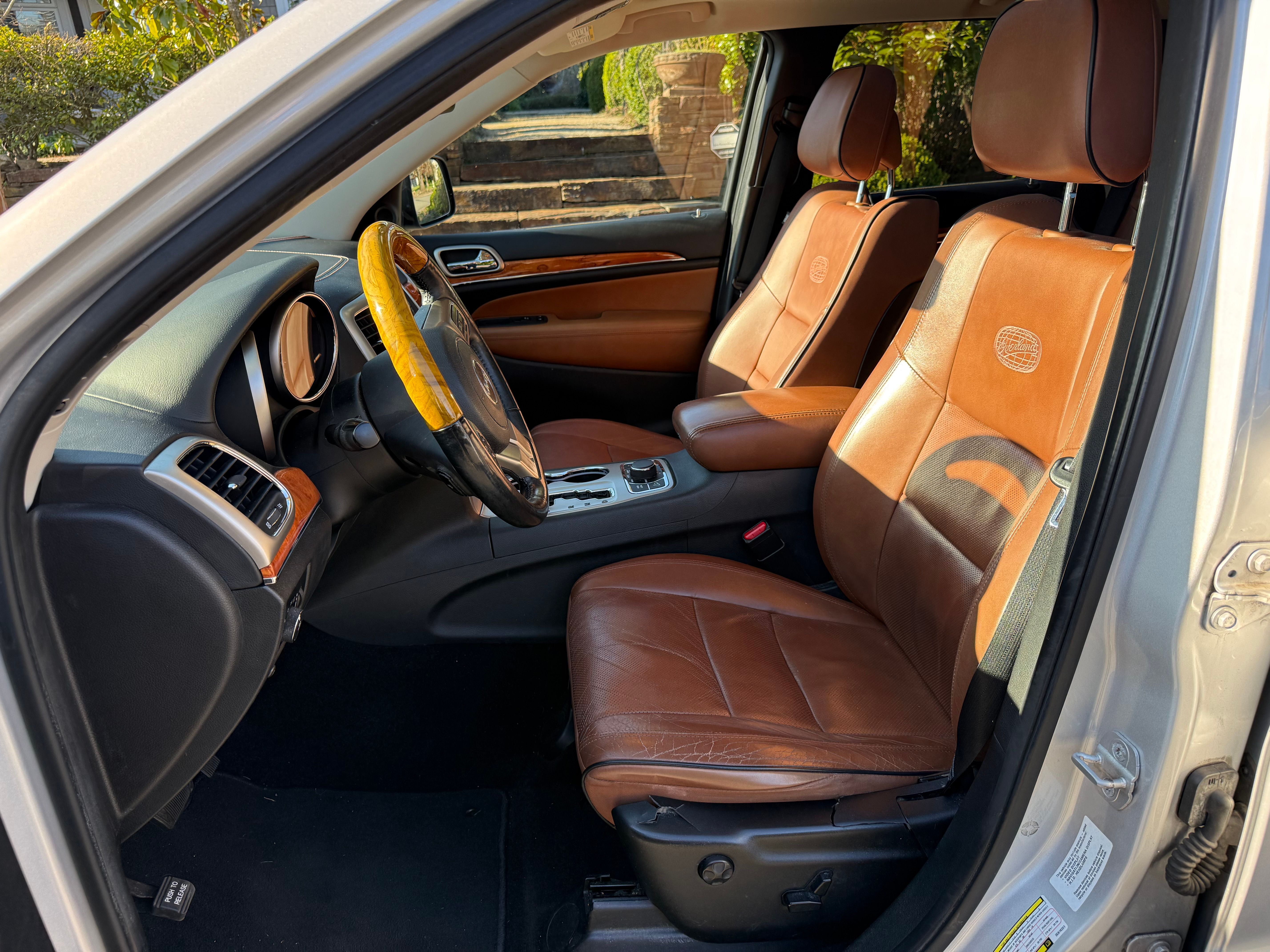 Used 2013 Jeep Grand Cherokee Overland AWD/4WD image 2