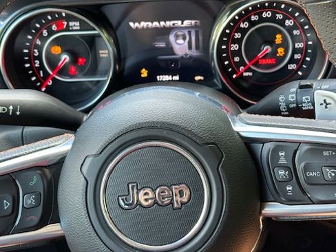 Used 2021 Jeep Wrangler Unlimited Rubicon w/ Dual Top Group image 23