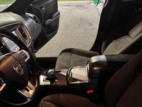 Used 2014 Dodge Charger SXT image 8