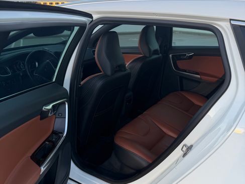 Used 2015 Volvo V60 T5 Premier image 8