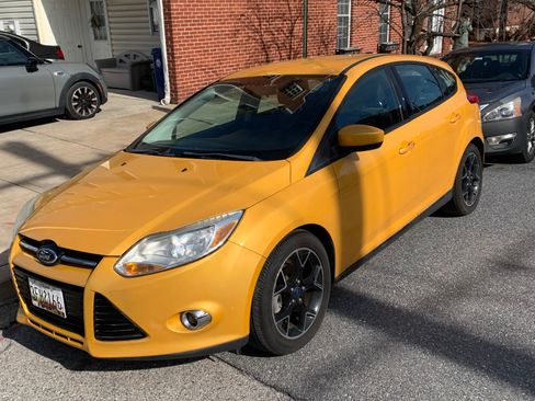 Used 2012 Ford Focus SE w/ SE Sport Pkg image 4