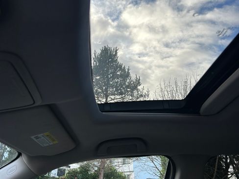 Used 2016 Honda Pilot Touring image 10