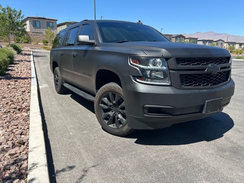 Used 2018 Chevrolet Suburban LT RWD image 13