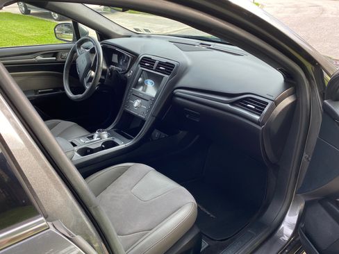 Used 2018 Ford Fusion Sport w/ Equipment Group 401A AWD/4WD image 2