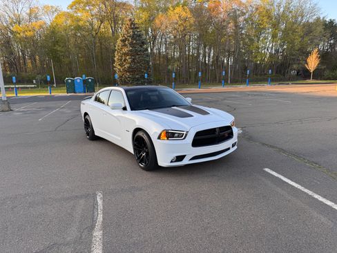 Used 2013 Dodge Charger R/T RWD image 1