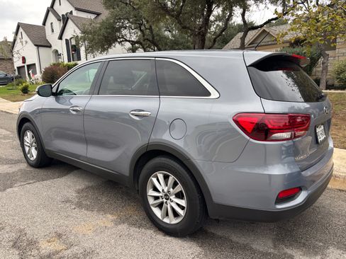 Used 2020 Kia Sorento LX image 5