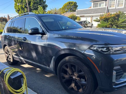 Used 2021 BMW X7 xDrive40i w/ Premium Package image 2