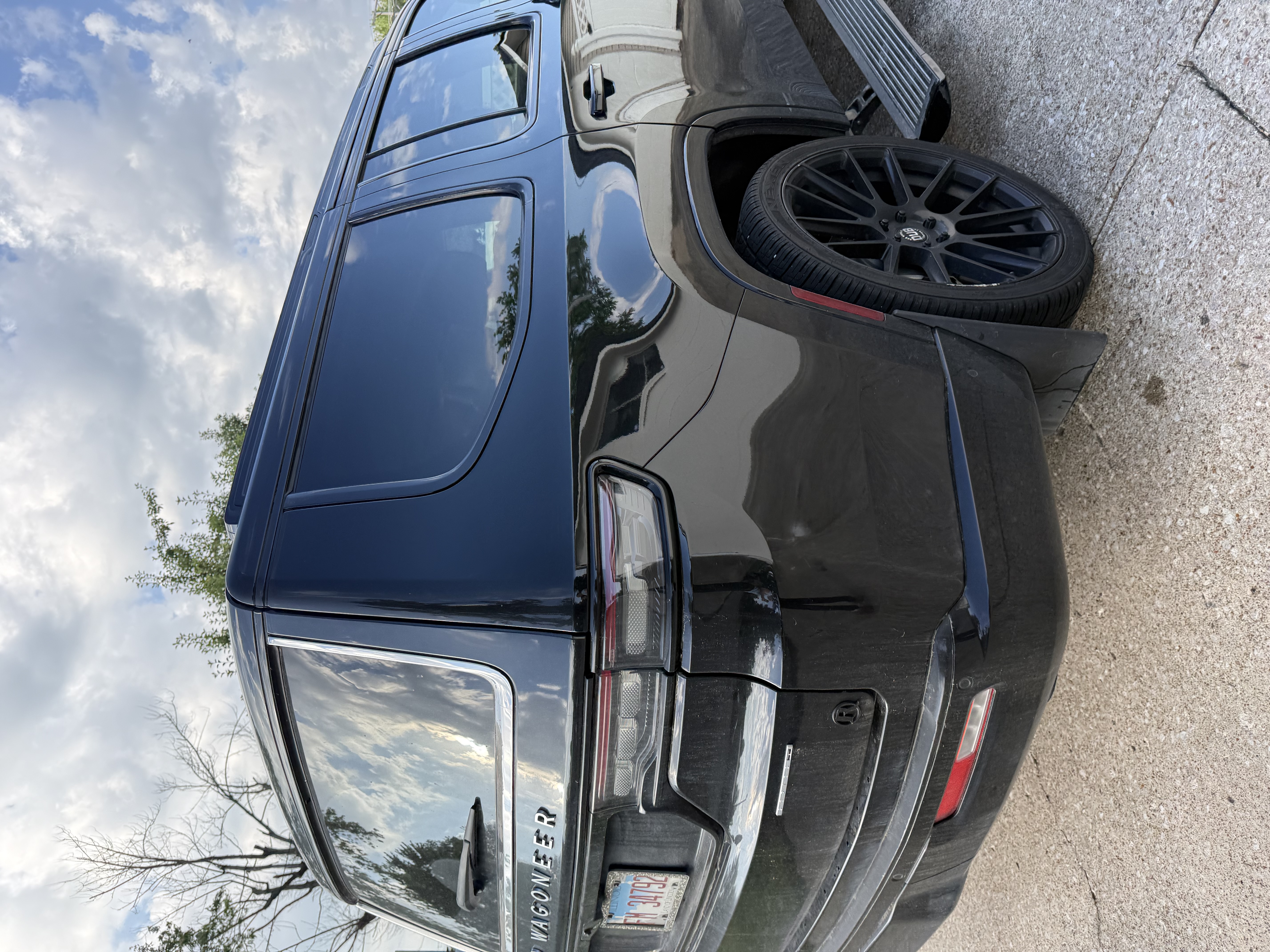 Used 2022 Jeep Grand Wagoneer Series I AWD/4WD image 2