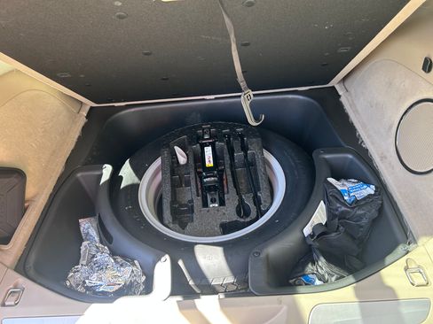 Used 2017 Jeep Grand Cherokee Overland image 24