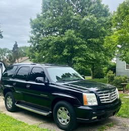 Used 2004 Cadillac Escalade AWD image 1