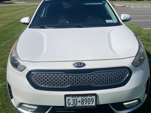 Used 2017 Kia Niro w/ Paint Protection Package FWD image 4