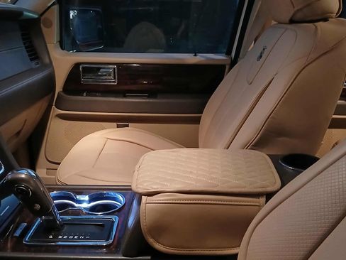 Used 2015 Lincoln Navigator 2WD w/ Equipment Group 101A Reserve image 8