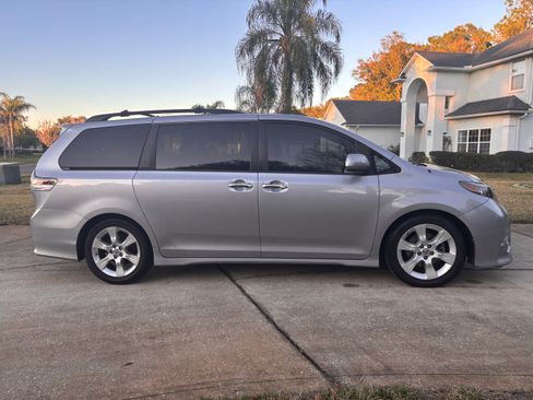 Used 2013 Toyota Sienna SE image 5