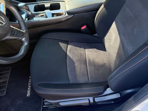 Used 2022 Nissan Sentra SR w/ Lighting Package FWD image 19