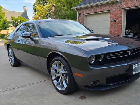 Used 2023 Dodge Challenger SXT w/ Plus Package image 5