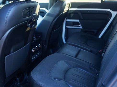 Used 2021 Land Rover Defender 110 SE image 2