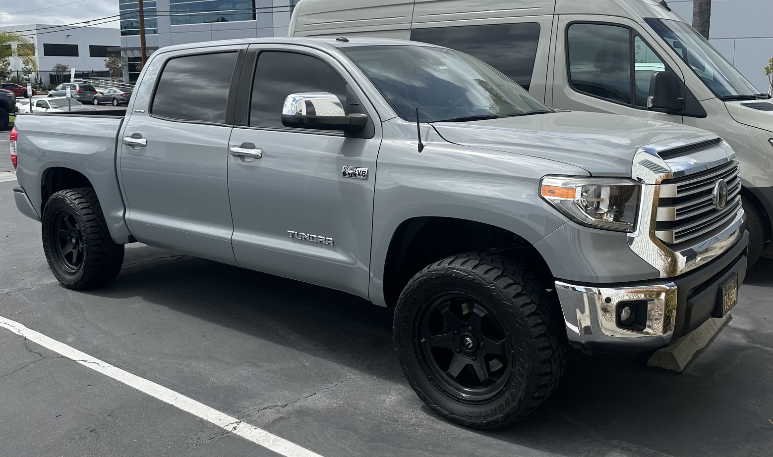 Used 2019 Toyota Tundra Limited w/ Limited Premium Package RWD image 1