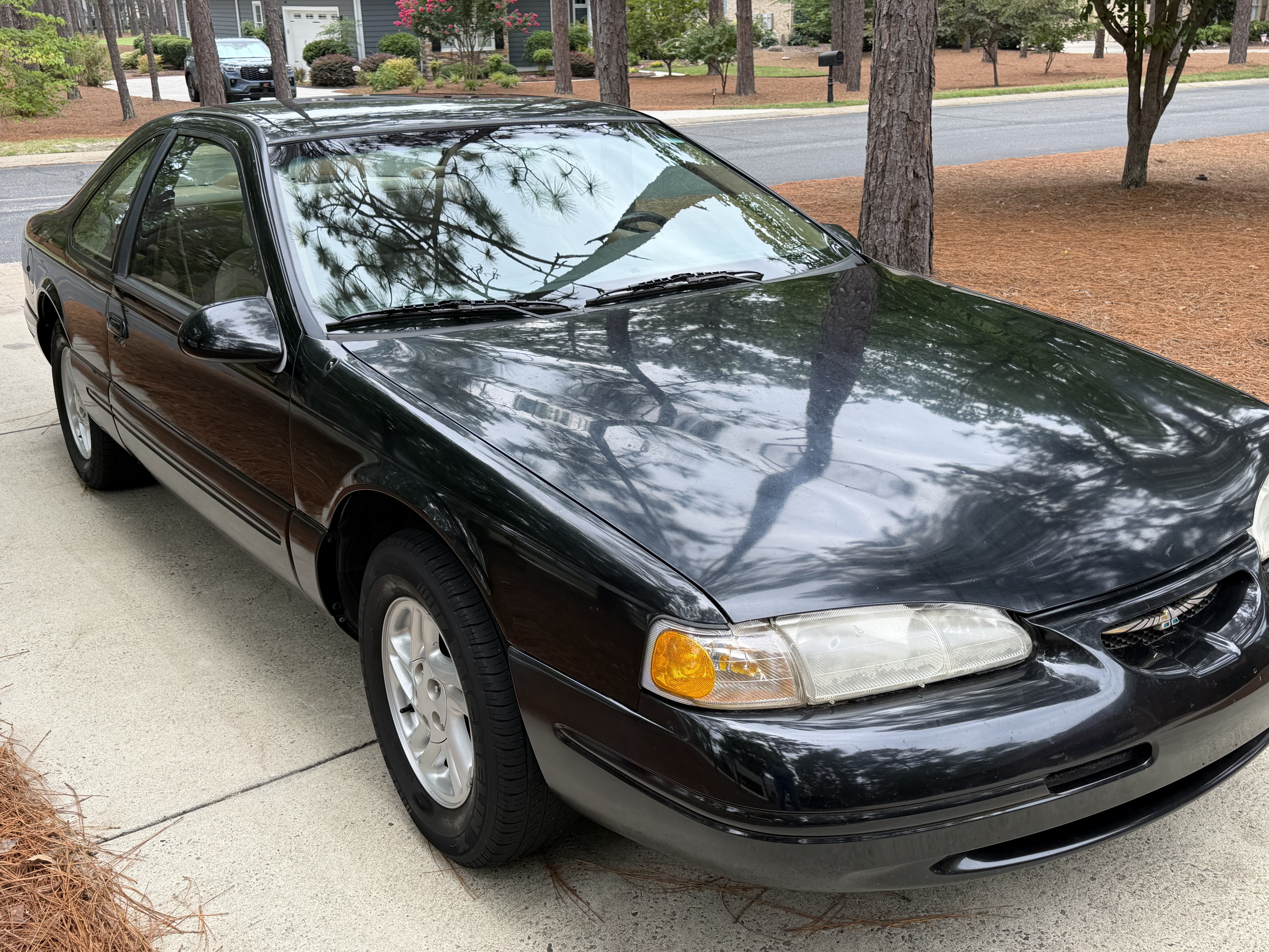 Used 1996 Ford Thunderbird LX RWD image 2