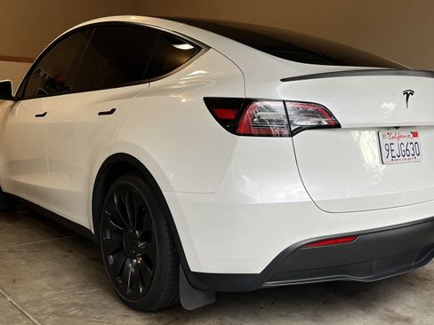 Used 2023 Tesla Model Y Performance image 8