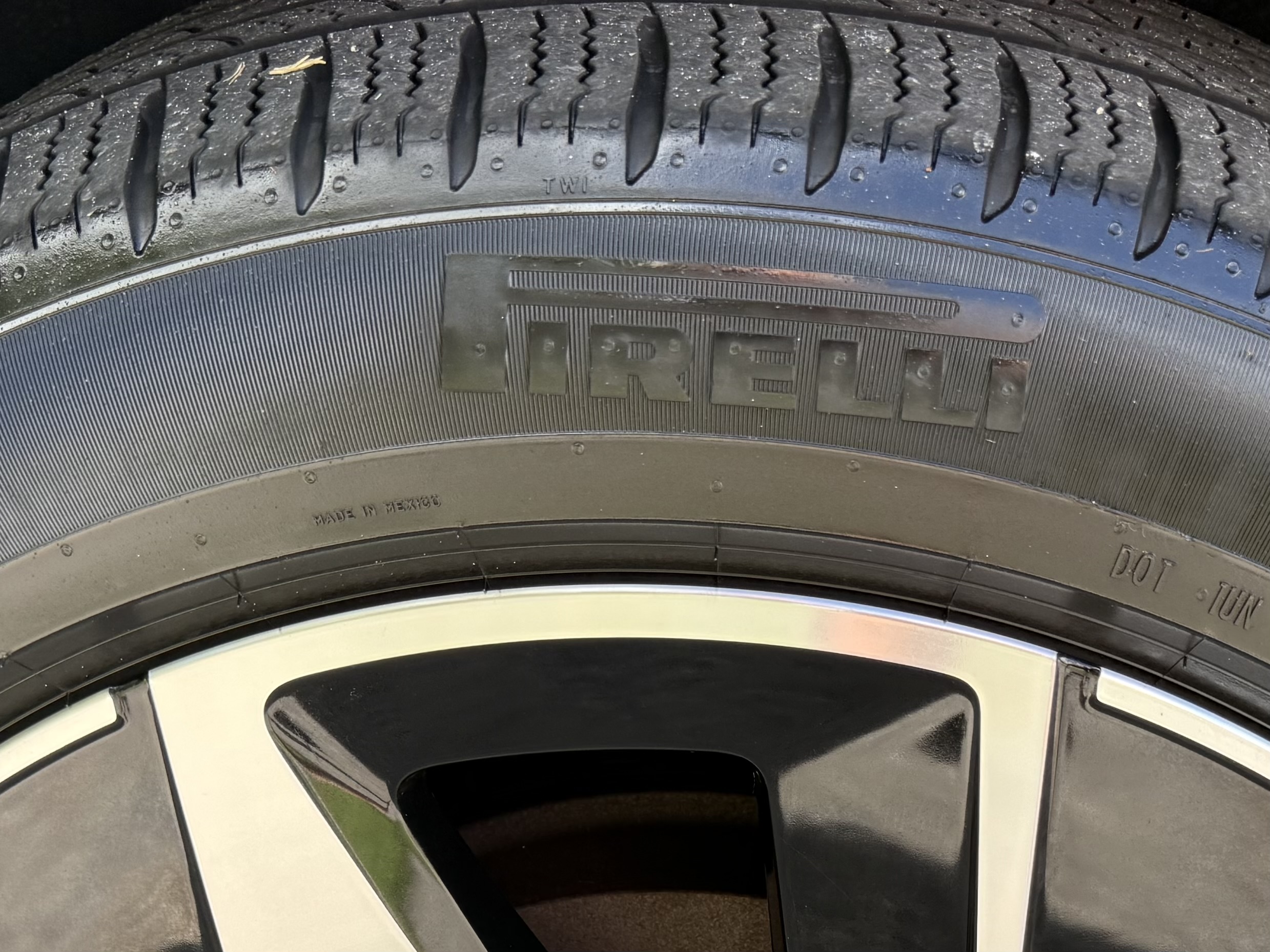 Used 2023 Volkswagen ID.4 Pro S AWD/4WD image 10