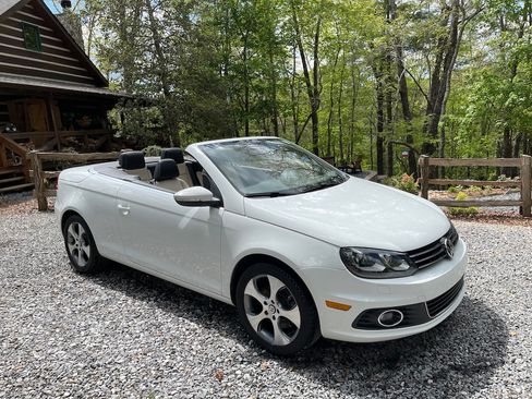 Used 2015 Volkswagen Eos Final Edition image 6