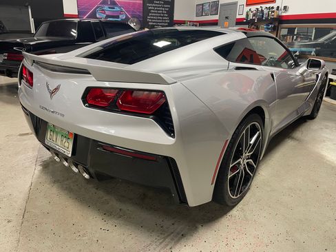 Used 2017 Chevrolet Corvette Stingray Coupe RWD image 4