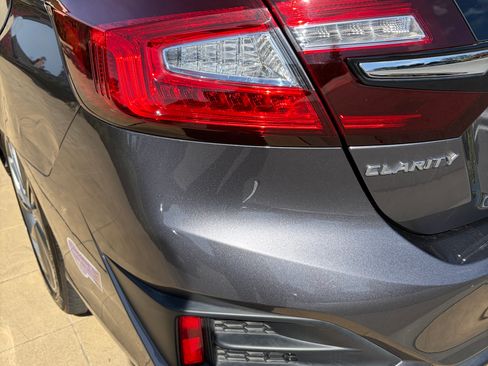 Used 2018 Honda Clarity Touring image 8