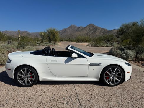 Used 2013 Aston Martin V8 Vantage Roadster image 8