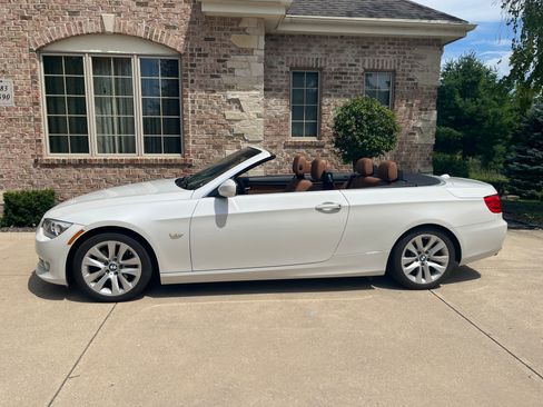 Used 2013 BMW 328i Convertible RWD image 1