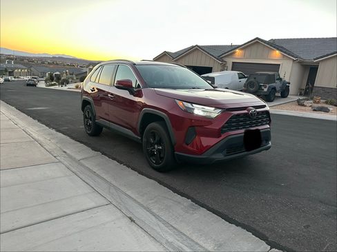 Used 2023 Toyota RAV4 XLE AWD/4WD image 4