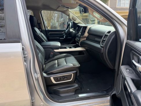 Used 2019 RAM 1500 Laramie RWD image 2
