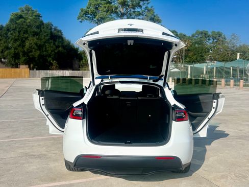 Used 2021 Tesla Model Y Long Range AWD/4WD image 2