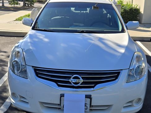 Used 2010 Nissan Altima 2.5 S image 2