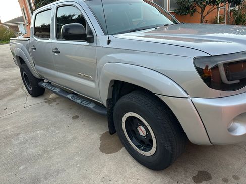 Used 2011 Toyota Tacoma PreRunner image 22