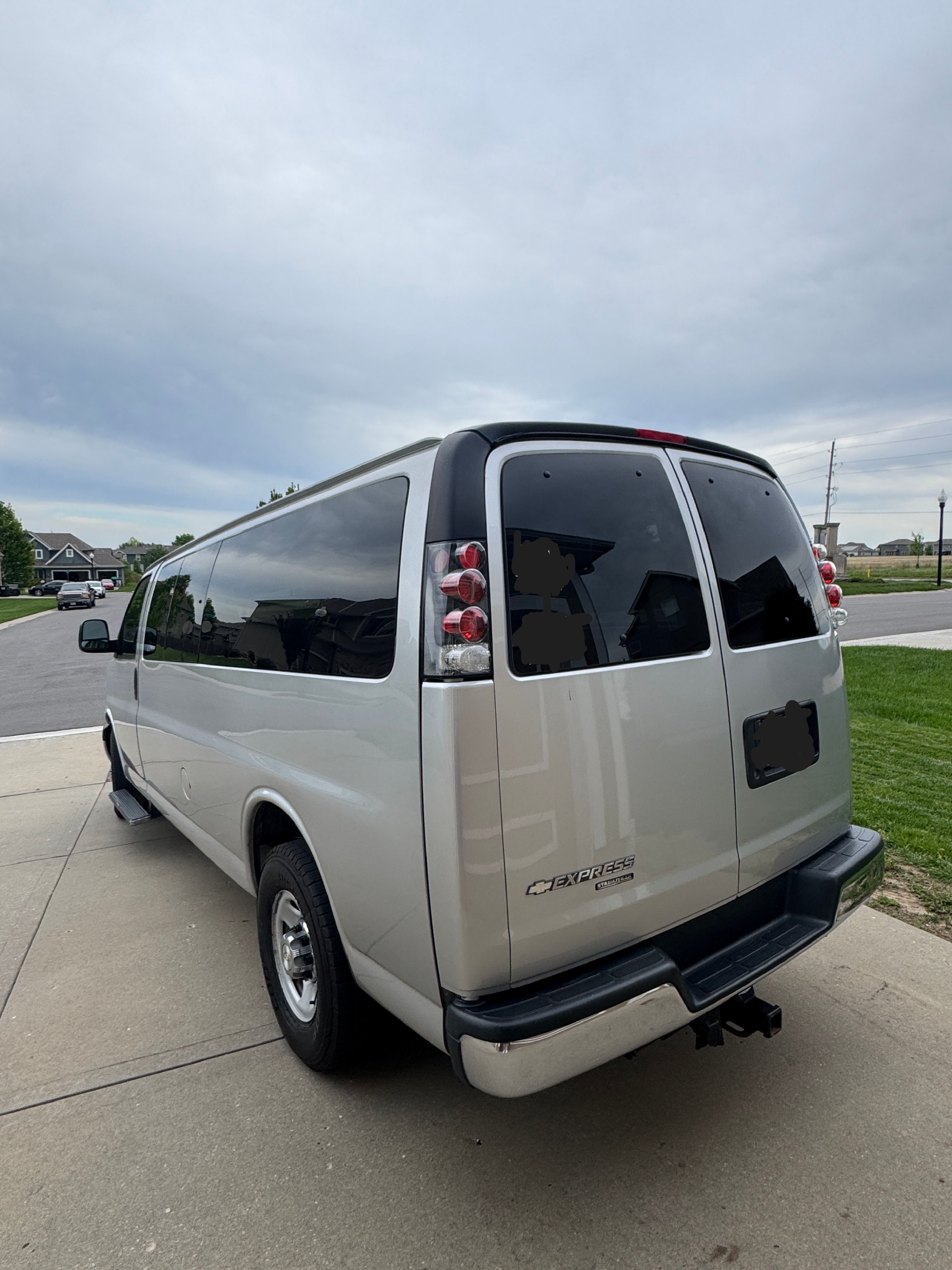Used 2012 Chevrolet Express 3500 LT w/ LT Preferred Equipment Group RWD image 4