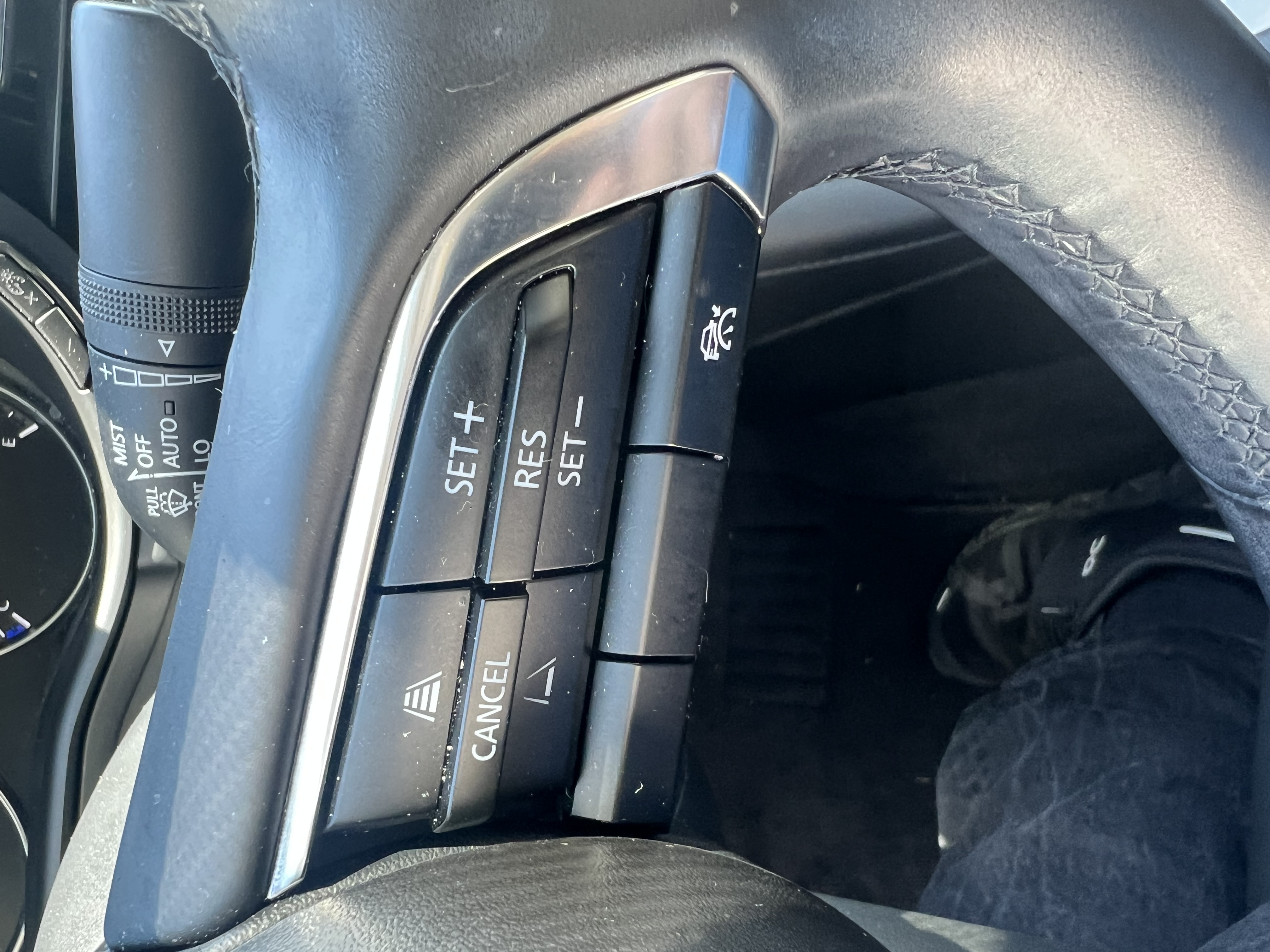 Used 2024 MAZDA MAZDA3 s FWD image 14