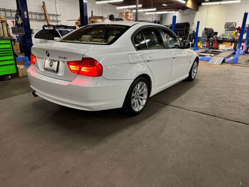 Used 2011 BMW 328i xDrive Sedan image 4