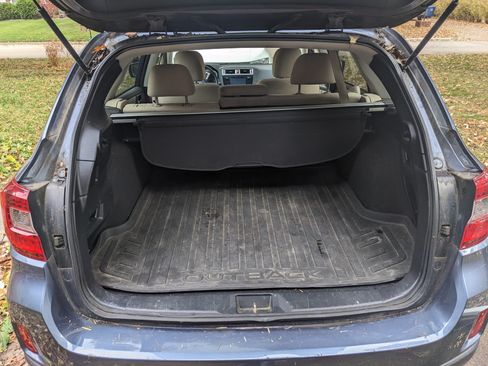 Used 2017 Subaru Outback 2.5i Premium image 2