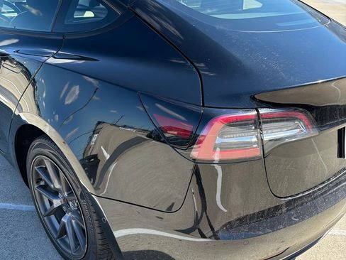 Used 2022 Tesla Model 3 Standard Range image 2