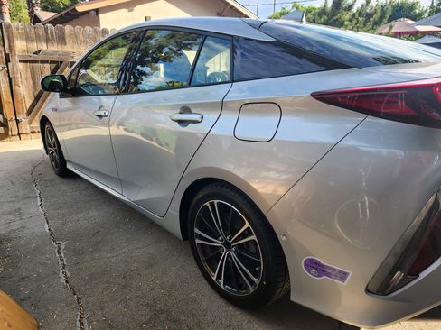 Used 2019 Toyota Prius Prime Advanced w/ Carpet Mat Package image 12