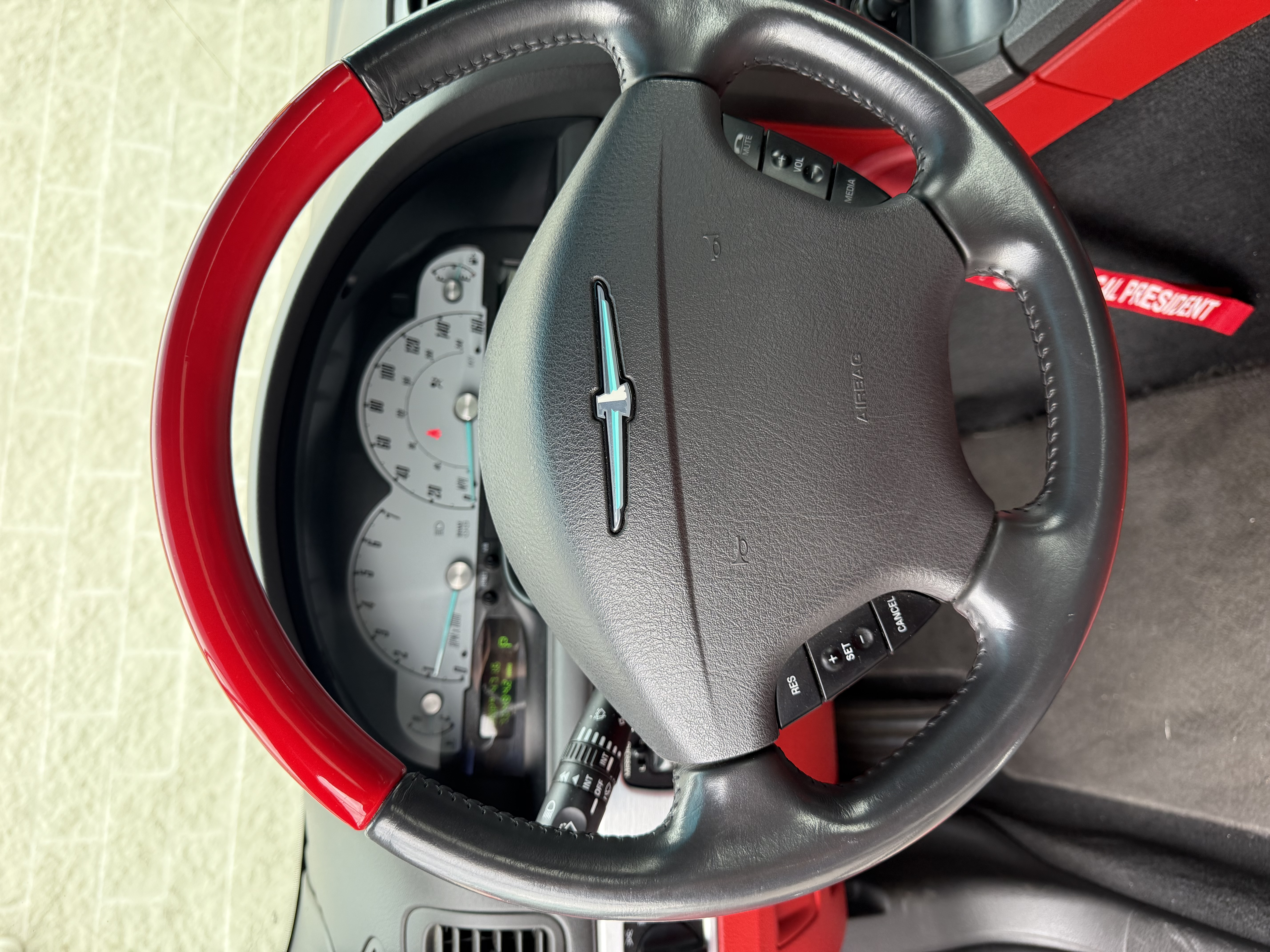 Used 2002 Ford Thunderbird RWD image 6