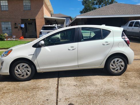 Used 2016 Toyota Prius C Two image 5