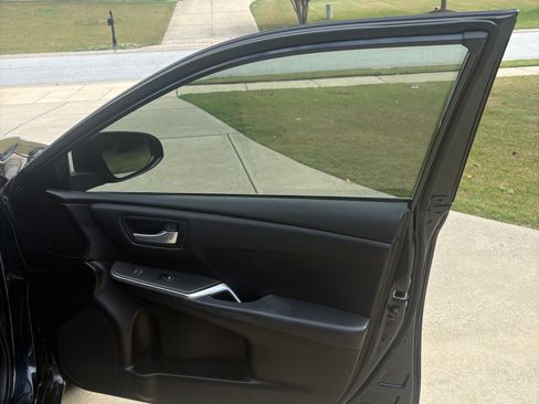Used 2017 Toyota Camry SE FWD image 14