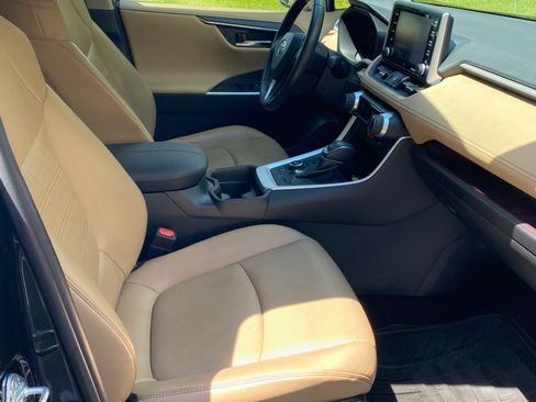 Used 2020 Toyota RAV4 Limited w/ Limited Grade Weather Package AWD/4WD image 8
