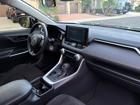 Used 2019 Toyota RAV4 LE w/ Carpet Mat Package FWD image 2