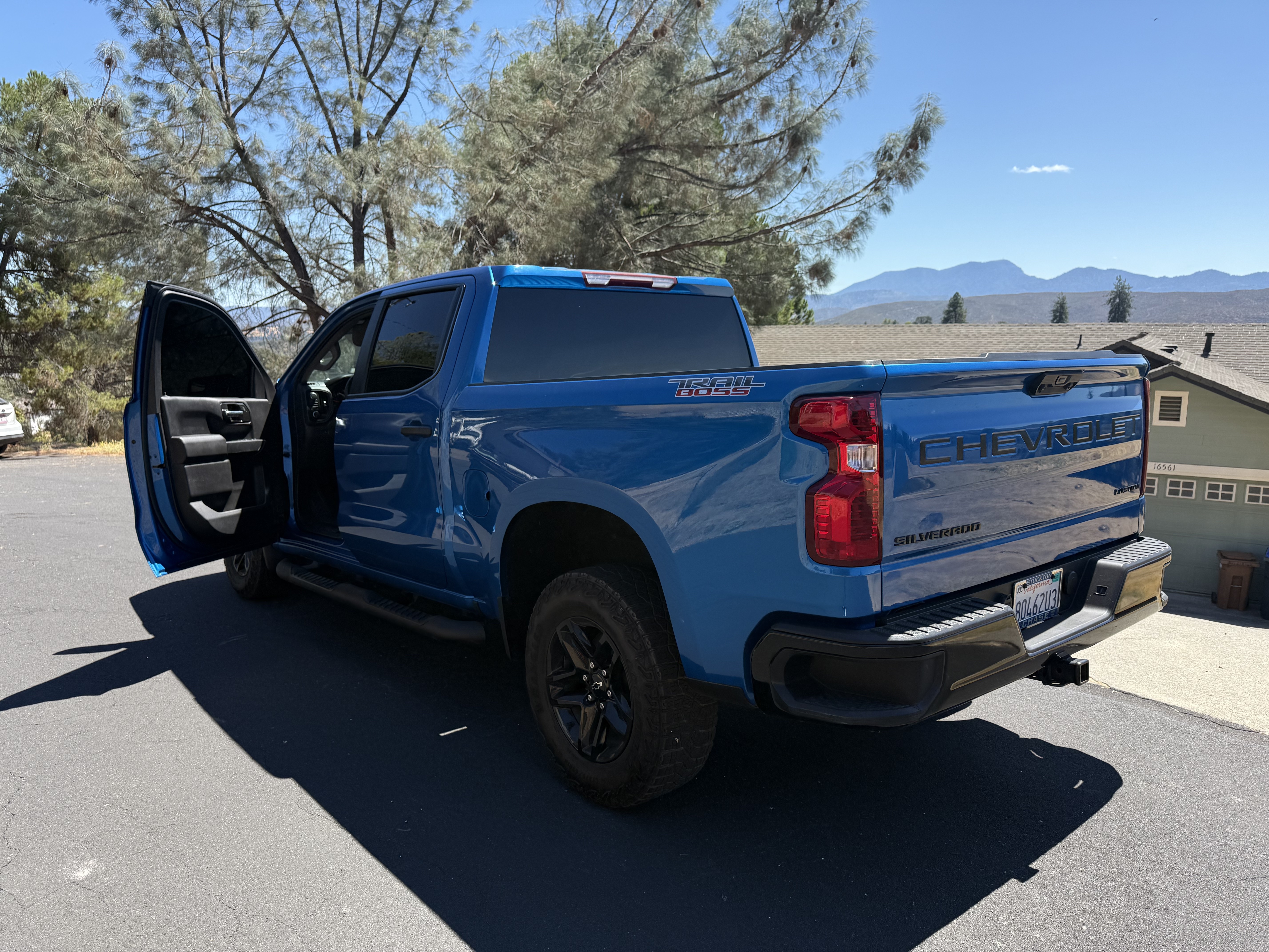 Used 2023 Chevrolet Silverado 1500 Custom Trail Boss w/ LPO, Dark Essentials Package AWD/4WD image 5