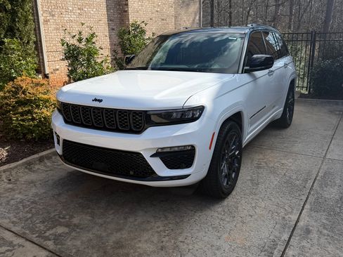 Used 2025 Jeep Grand Cherokee Summit image 1