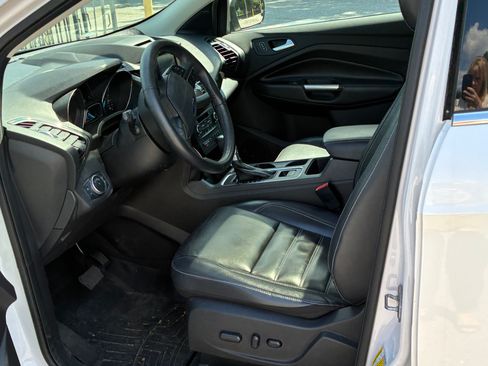 Used 2018 Ford Escape Titanium w/ Ford Safe & Smart Package AWD/4WD image 8