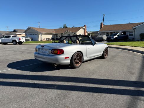 Used 1999 MAZDA MX-5 Miata image 16